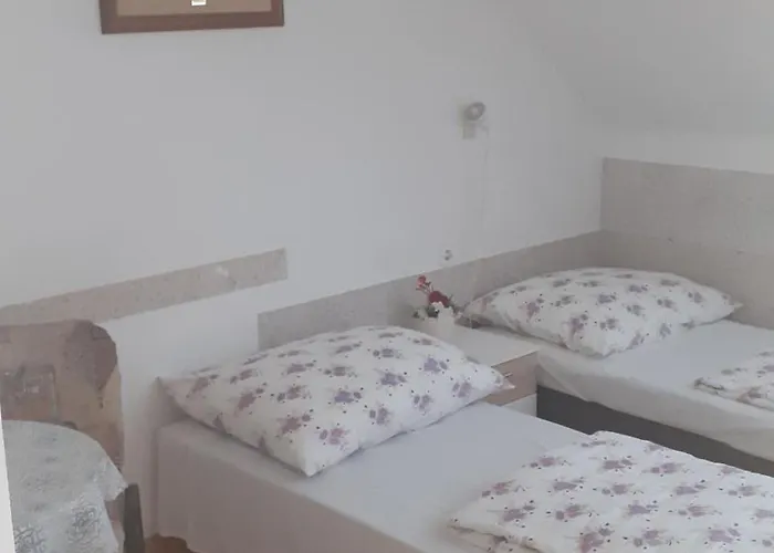 Czinger Vendegszobak 3*